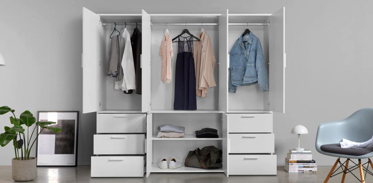 Armoire ouverte de mokebo