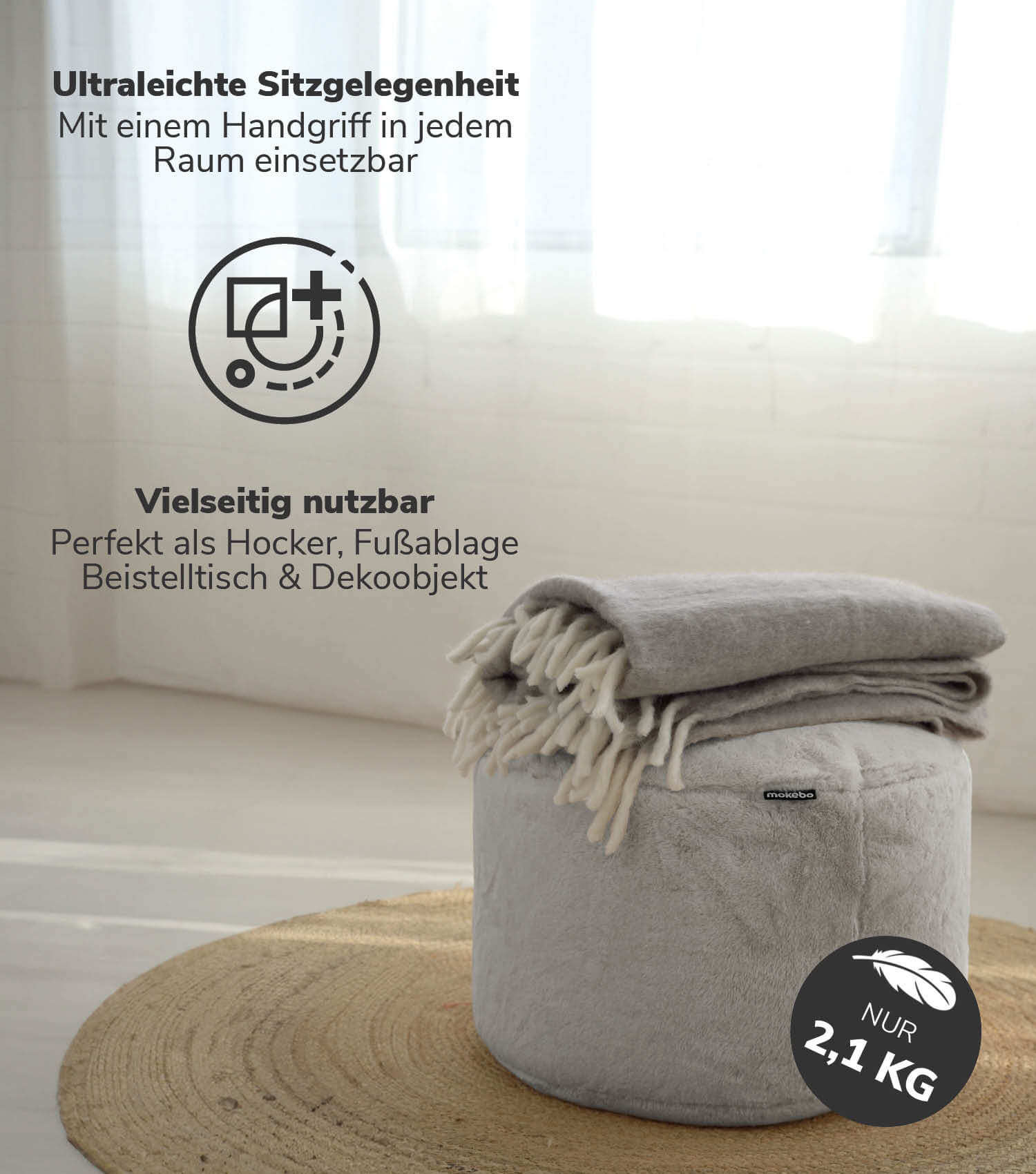 Pouf gris clair, repose-pieds et petit meuble d'appoint pour le salon