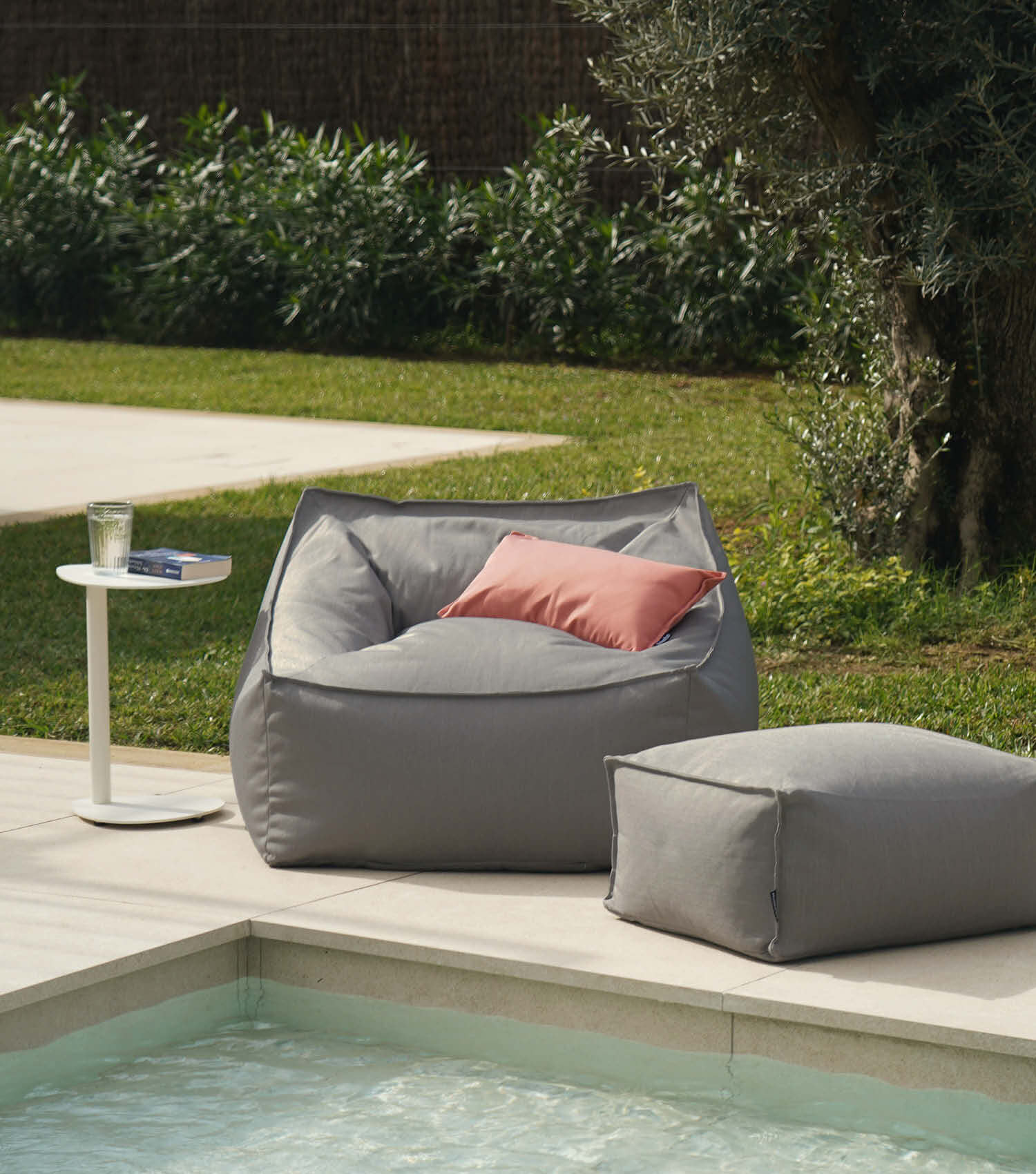 Pouf de sol géant Bean Bag gris en tissu doux pour un confort ultime