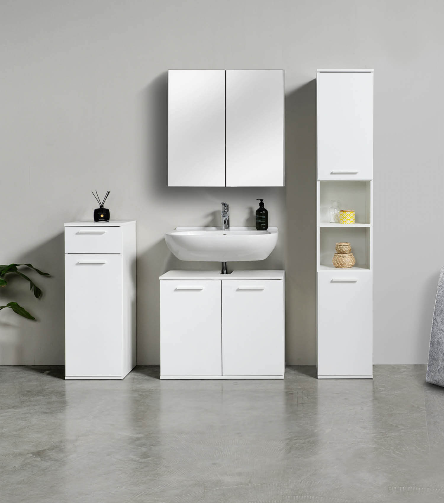 Meuble sous-lavabo blanc avec portes et tiroirs, style moderne minimaliste