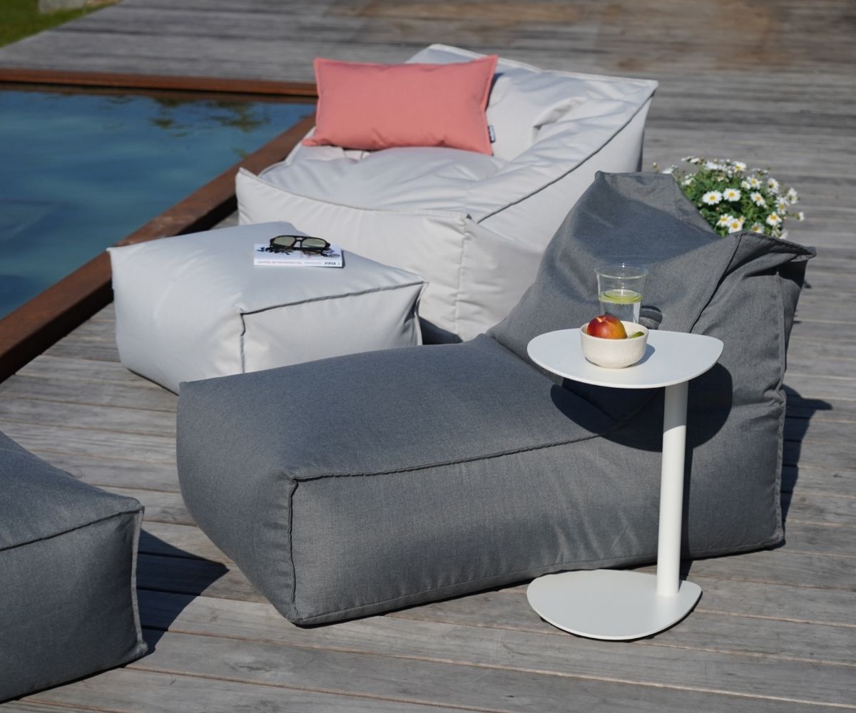 Pouf d'extérieur 'Der Sundowner' + 'Der Sunnyboy' avec poufs sur terrasse en bois