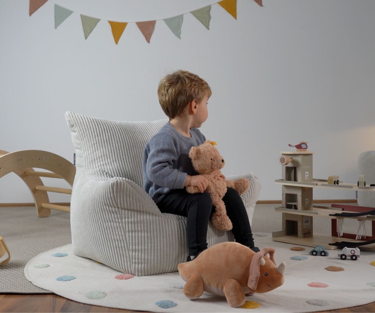 Pouf enfant en velours côtelé beige pour chambre d'enfant
