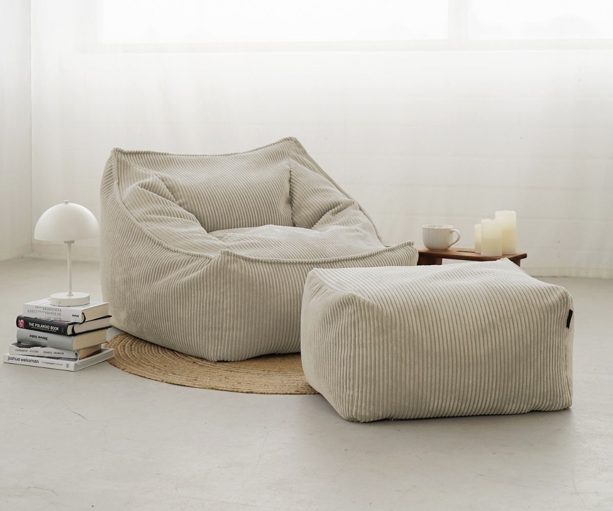 Pouf en velours côtelé beige 'Der Lümmel' + repose-pieds salon