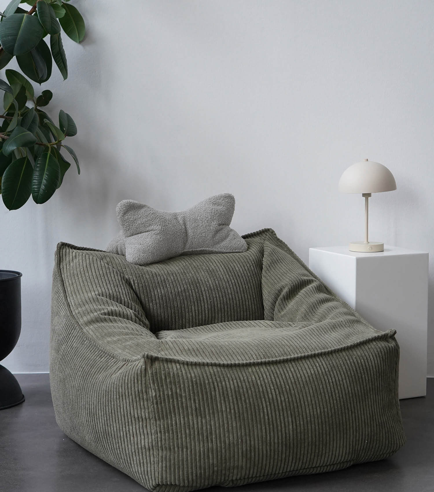 Coussin de lecture gris pour le cou et le dos