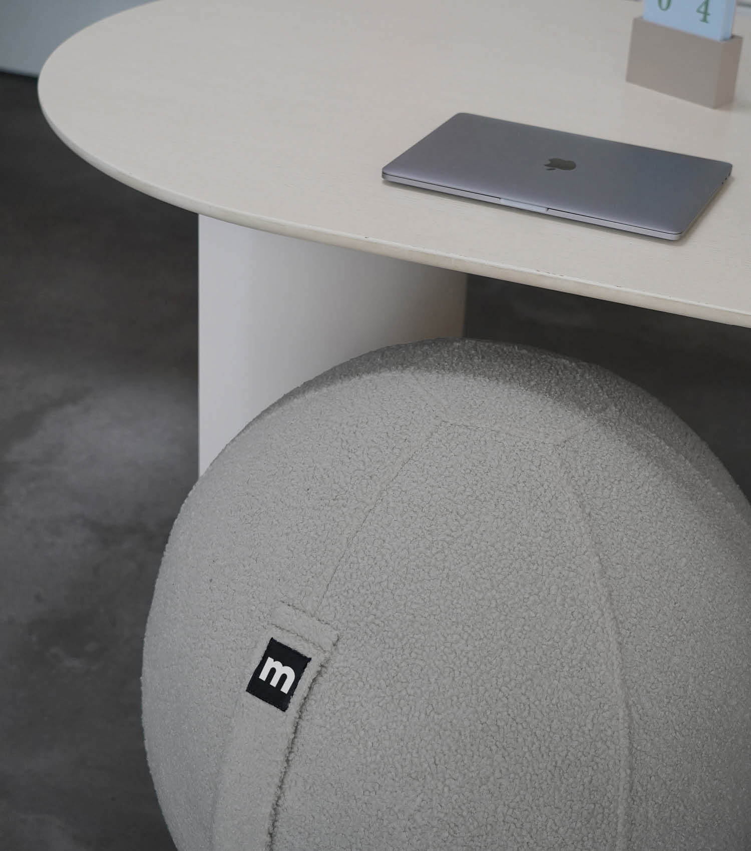 Ballon assis en tissu ergonomique pour le bureau, ballon de gymnastique gris